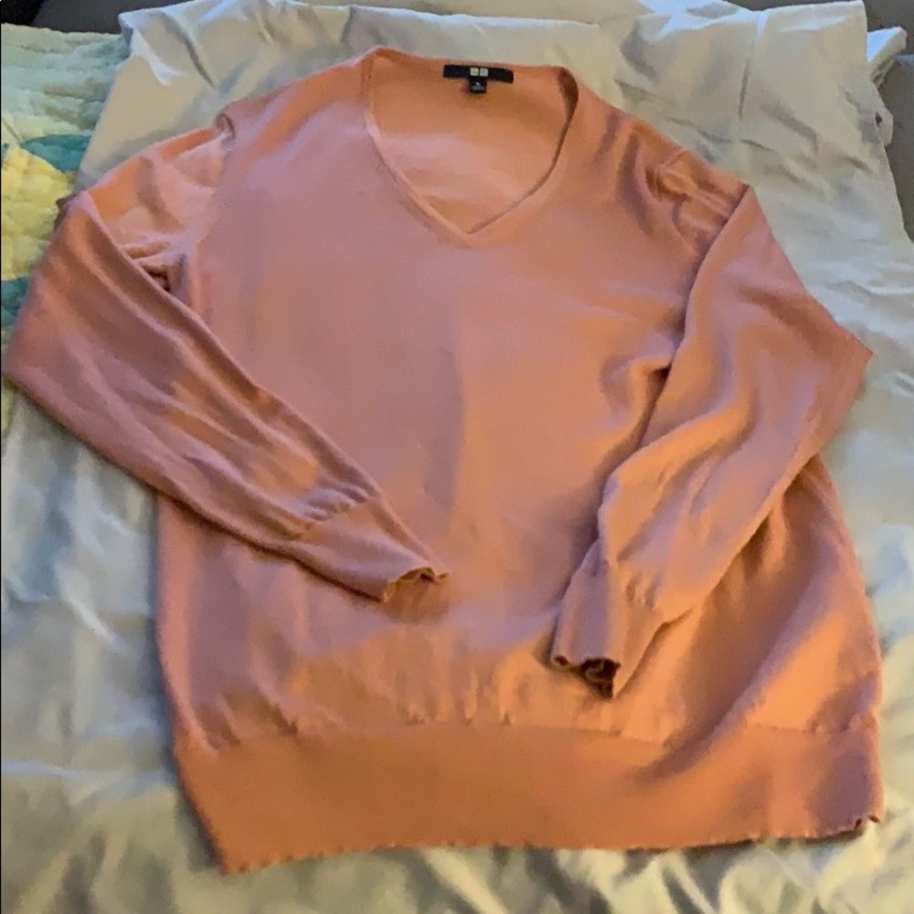 Uniqlo 100% merino wool v neck sweater